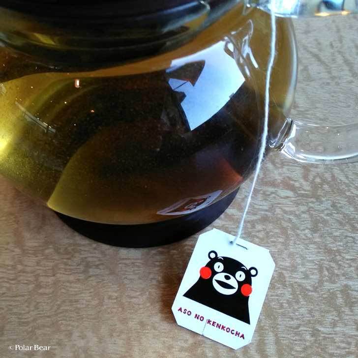 デニーズ　モーニング　くまモンのパッケージの阿蘇の健康茶　ポーラベア