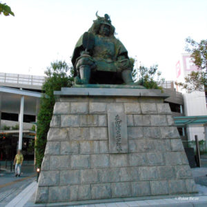 甲府駅　武田信玄公像　銅像　ポーラベア